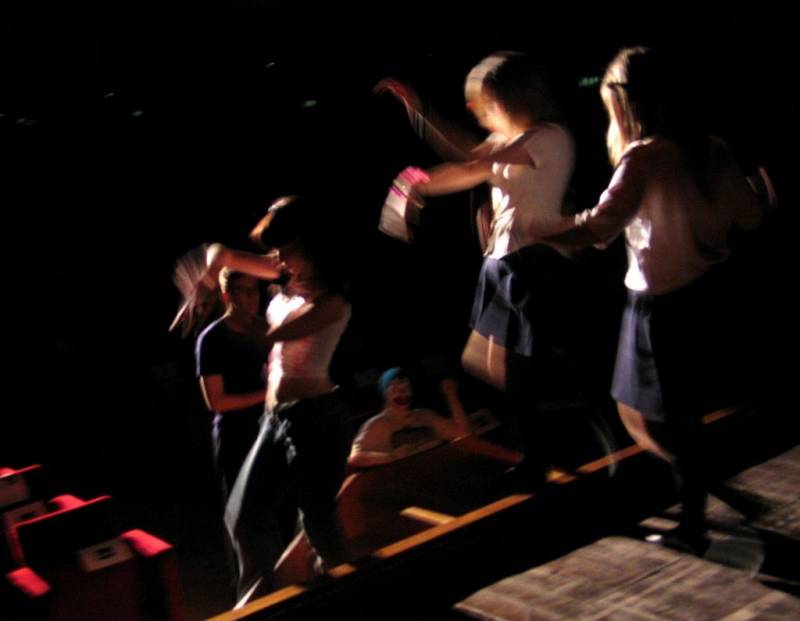 spettacolo17.jpg spettacolo17.jpg